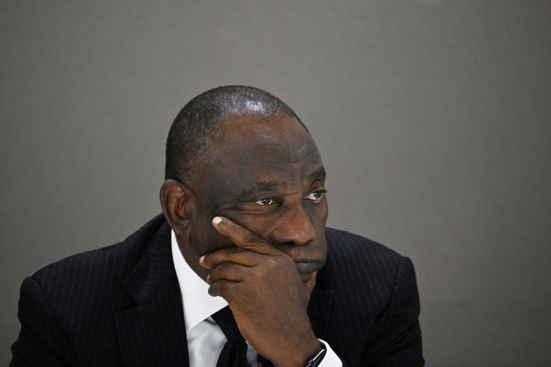 Le président sud-africain Cyril Ramaphosa assiste à une séance de travail avec des représentants des banques du réseau "Finance in Common" lors du sommet du nouveau pacte financier mondial au Palais Brongniart à Paris, le 22 juin 2023. (Photo Emmanuel DUNAND / POOL / AFP)