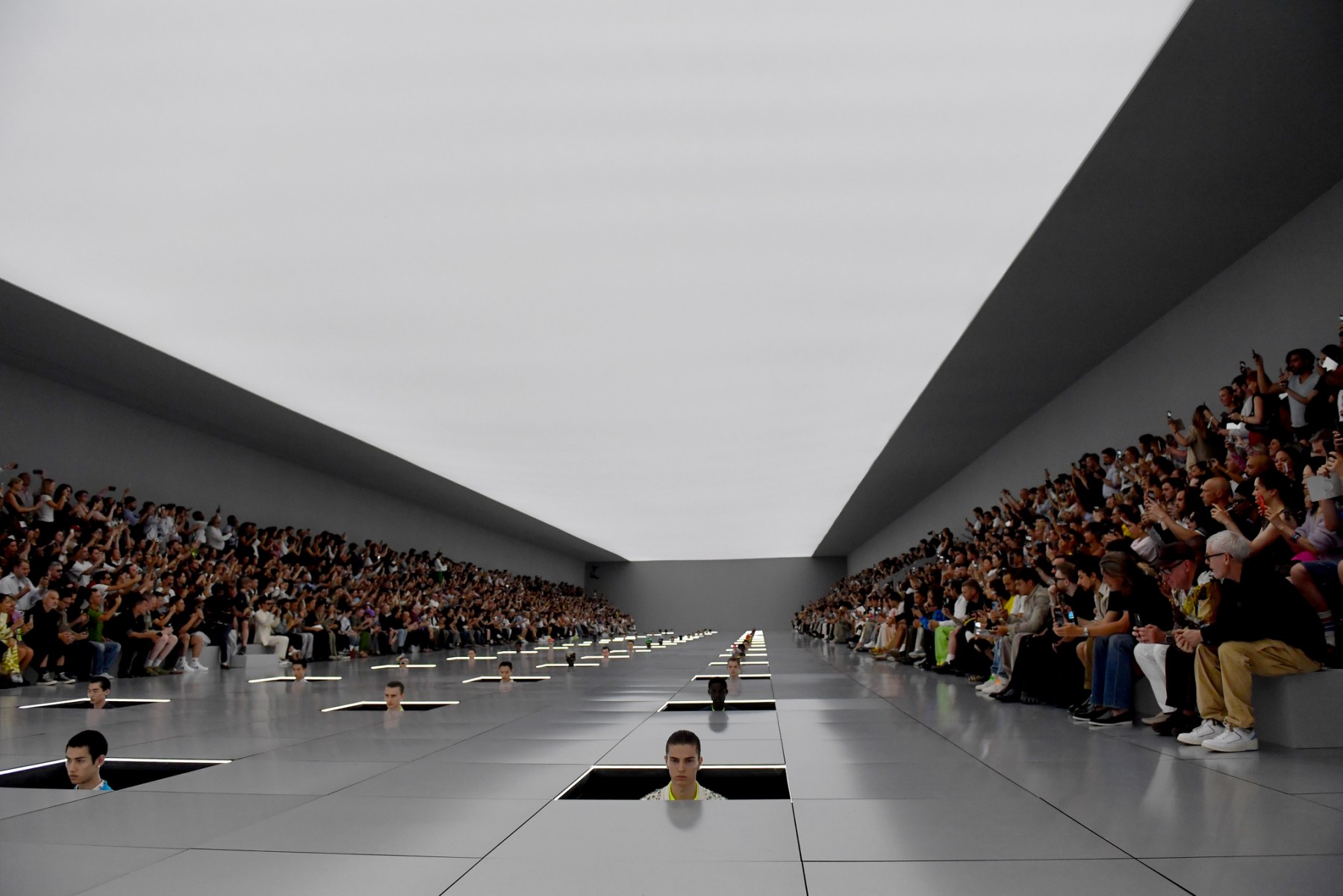 Dior se concentre sur le vêtement dans un défilé futuriste