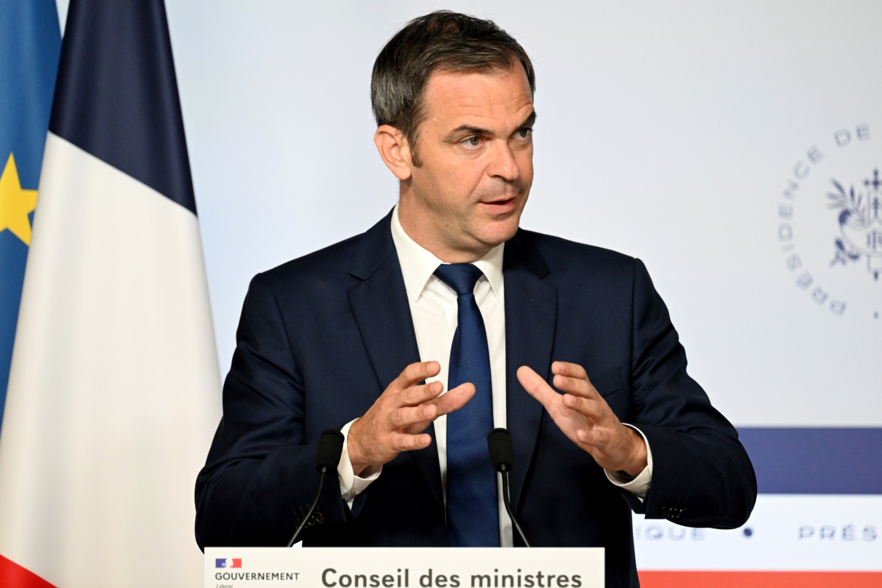 Après le drame de Nanterre, l'exécutif tente d'éviter l'embrasement