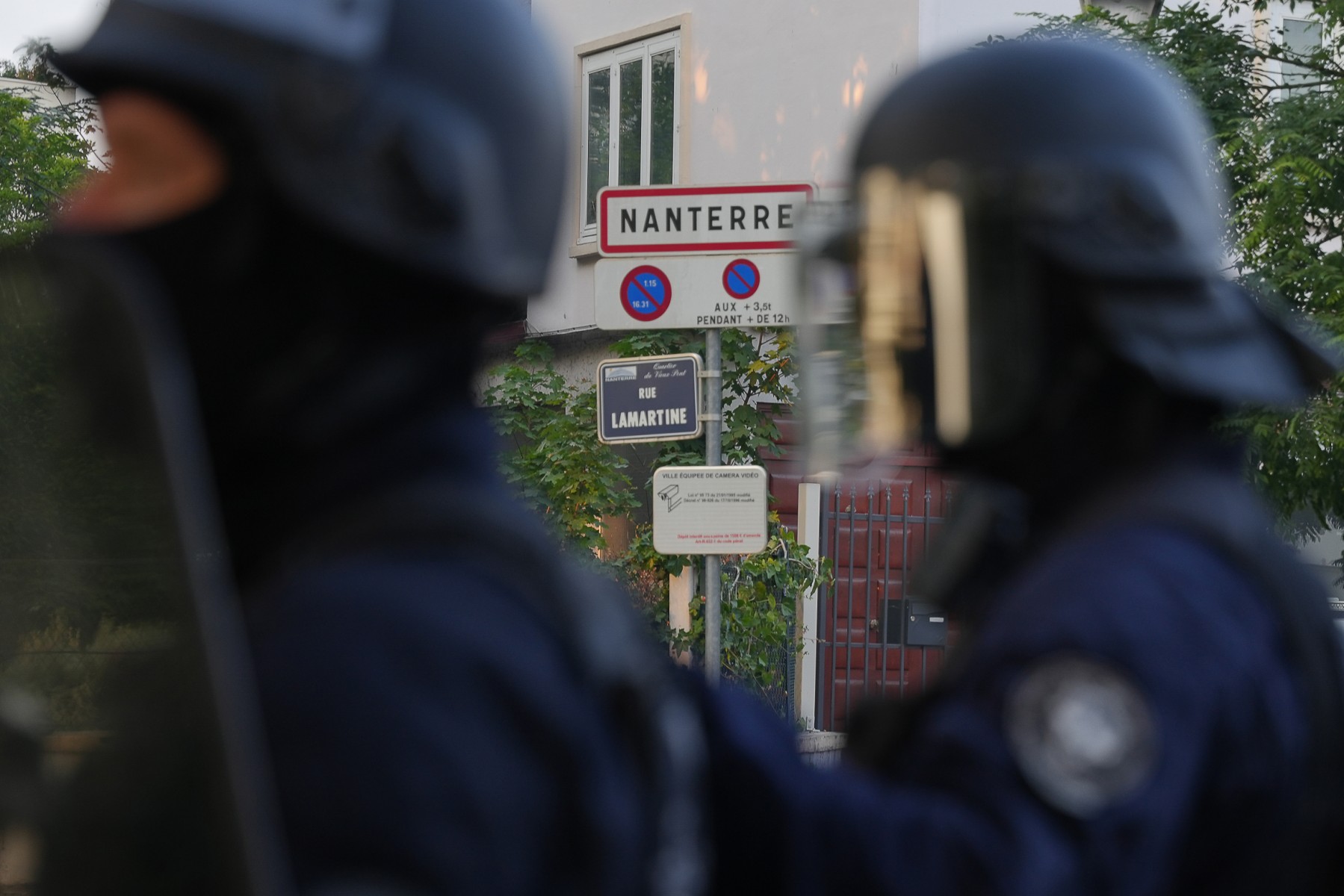 Mort de Nahel: Nouvelle nuit de violences en banlieue parisienne et ailleurs en France