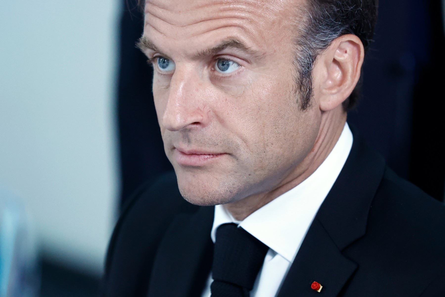 France: Macron convoque une nouvelle réunion de crise après une troisième nuit de violences