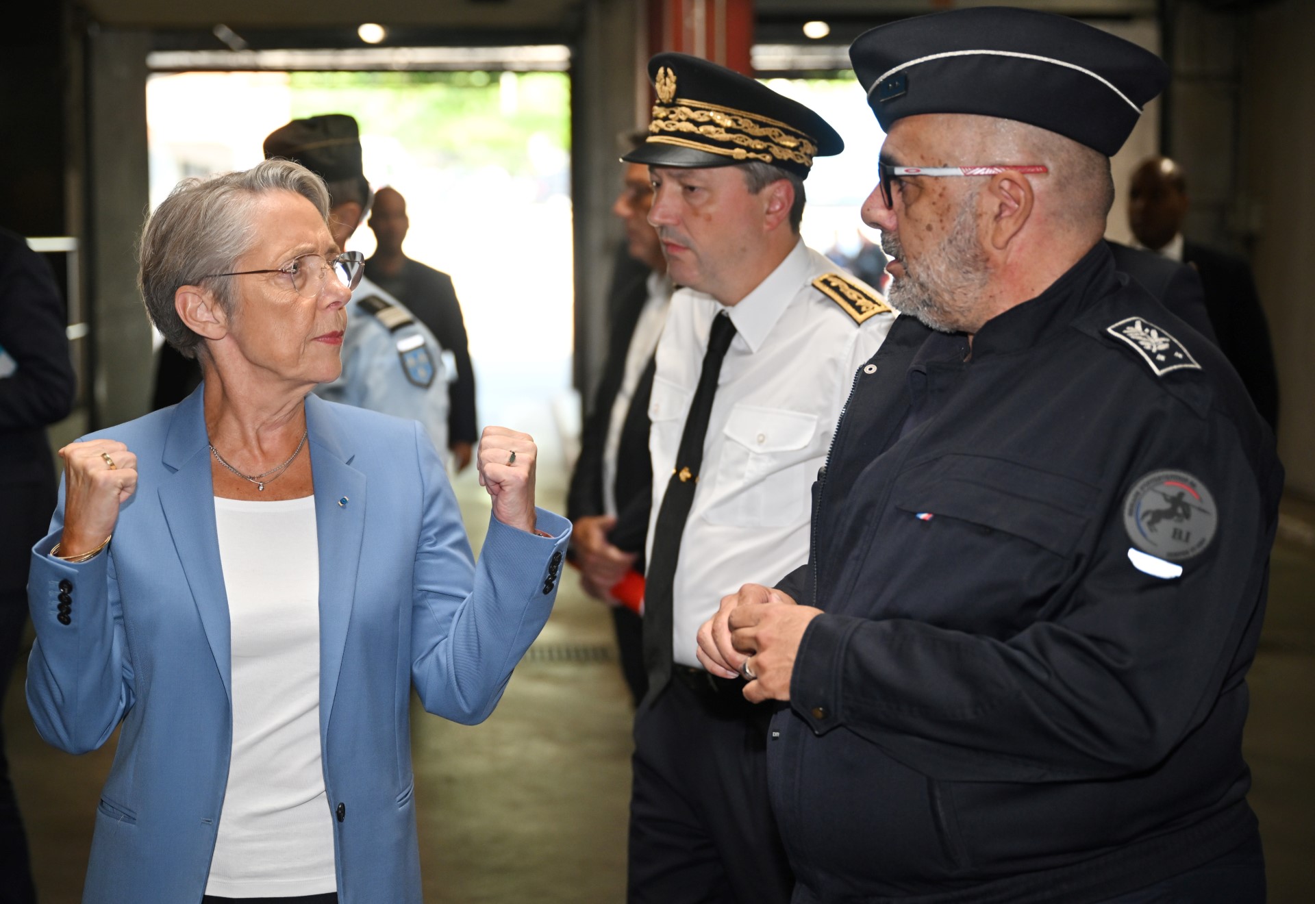 Emeutes: Borne annonce le déploiement de blindés de la gendarmerie