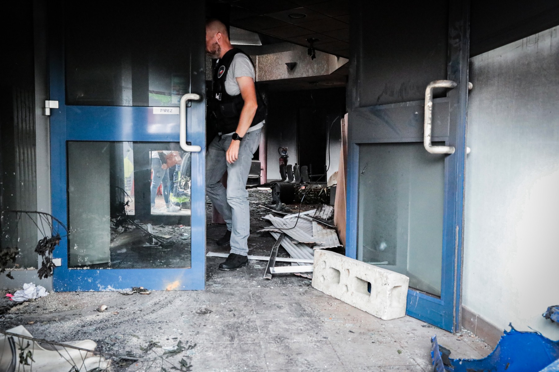 Violences: écoles et mairies incendiées en Alsace et en Lorraine