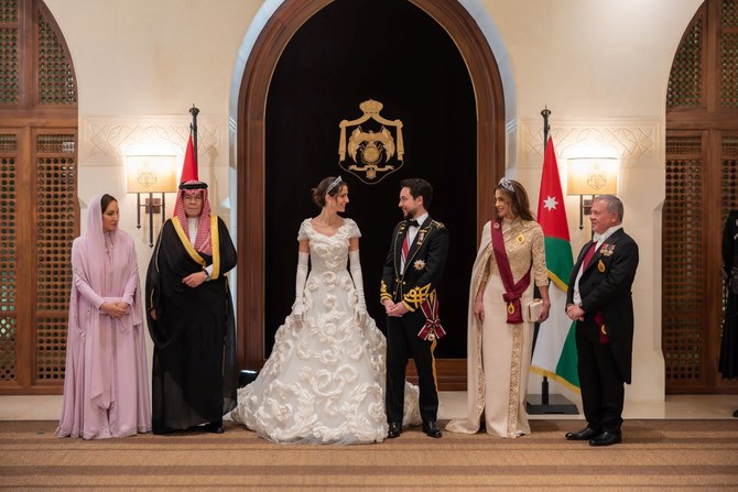 La princesse Rajwa al-Hussein dévoile une robe surprise de Dolce & Gabbana lors de sa réception de mariage