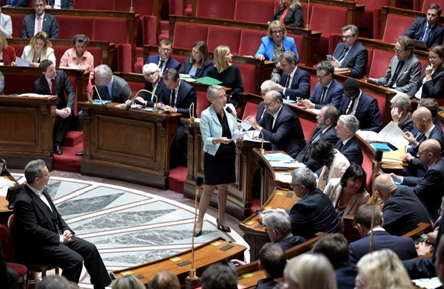 Retraites: Braun-Pivet va faire barrage à la mesure d'abrogation de la retraite à 64 ans