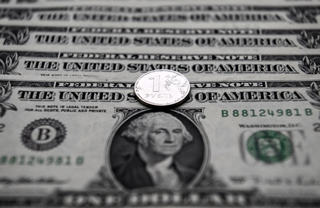 Le rouble au plus bas depuis 13 mois, la balance commerciale se détériore