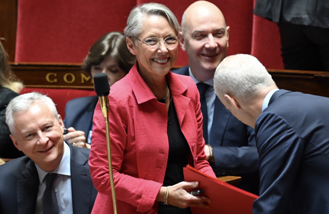 Une 17e motion de censure rejetée, Borne vante le «courage» du gouvernement