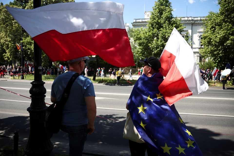 Pologne: Un demi-million de Polonais manifestent à Varsovie contre le gouvernement