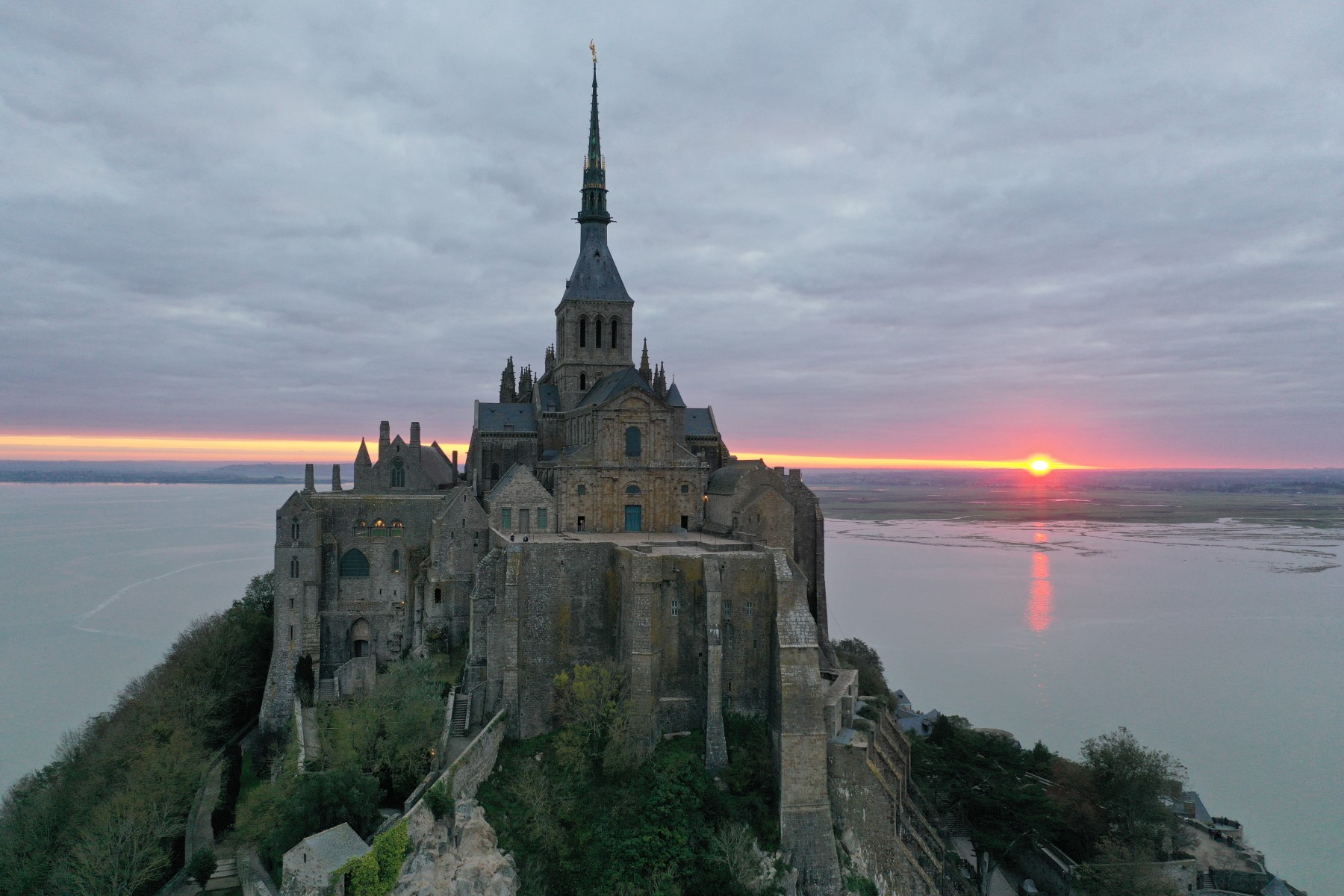 Macron la semaine prochaine au Mont-Saint-Michel et sur les lieux du débarquement en Normandie