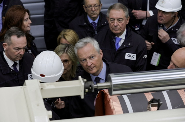 Inflation alimentaire: Bruno Le Maire met la pression aux industriels et félicite les distributeurs