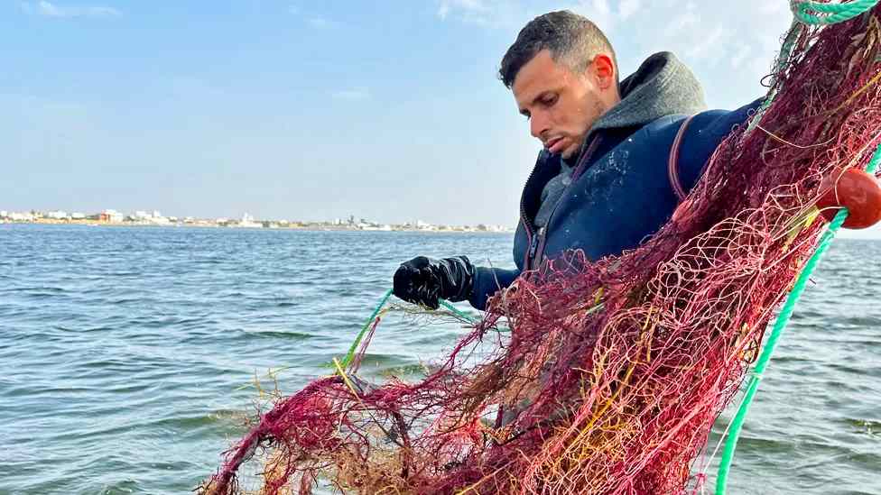 Crise des migrants : Un pêcheur tunisien trouve des cadavres dans son filet