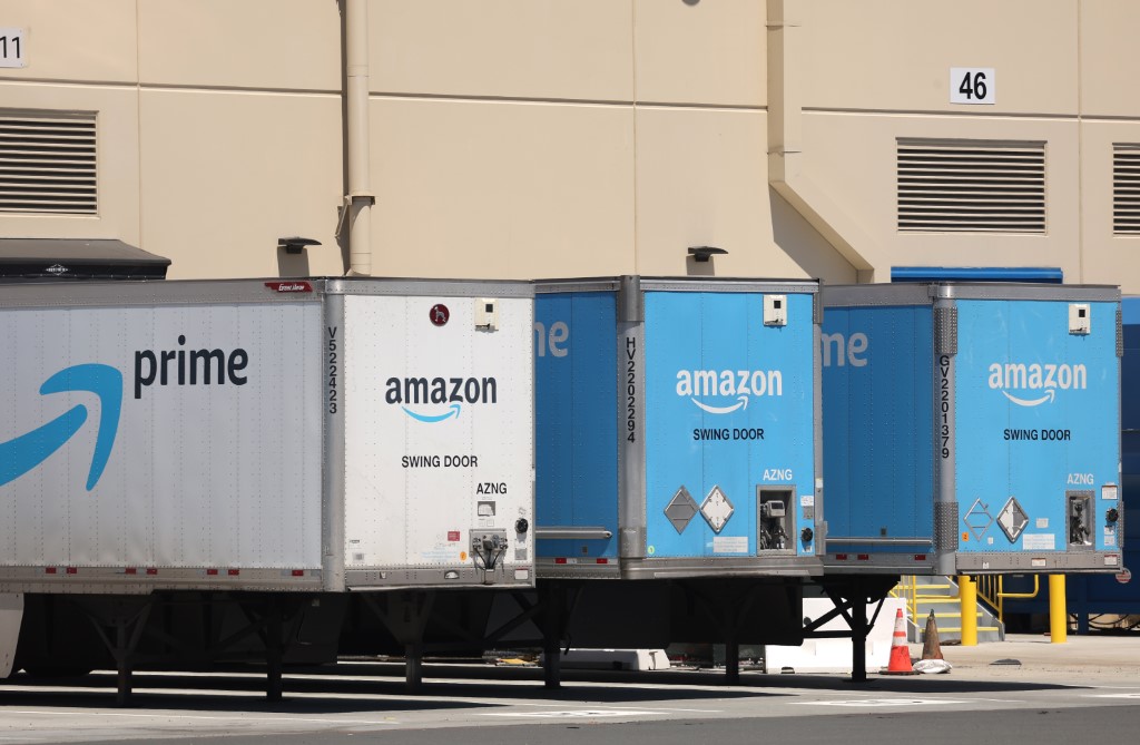 Frais de port sur les livres: Amazon va devant le Conseil d'État