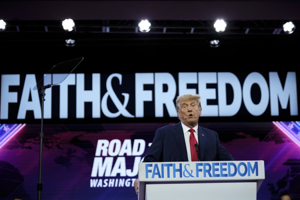 Le candidat républicain à l'élection présidentielle, l'ancien président des États-Unis Donald Trump, s'exprime lors de la conférence Faith and Freedom Road to Majority au Washington Hilton, le 24 juin 2023 à Washington, DC. (Photo de Drew Angerer / GETTY IMAGES NORTH AMERICA / Getty Images via AFP)