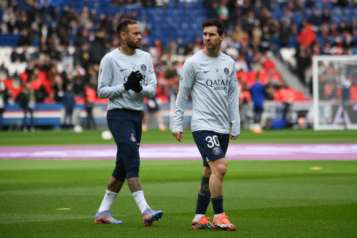 Foot: Neymar rend hommage à Messi après son départ du PSG