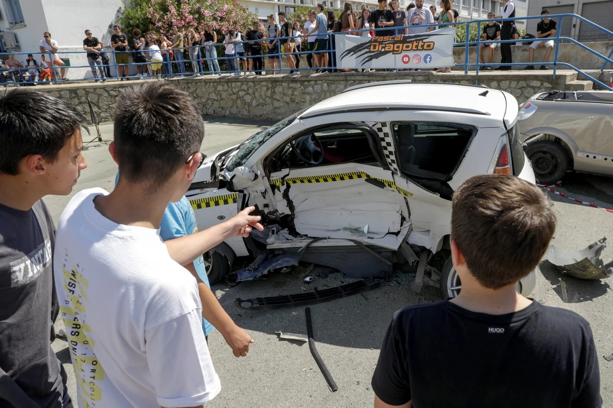 Le gouvernement va permettre de prendre le volant seul dès 17 ans