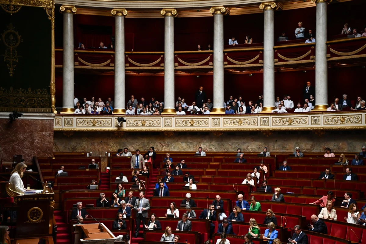 Face à une Assemblée divisée, le Sénat «donne le la»