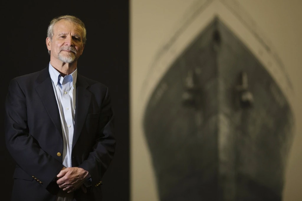 Paul-Henri Nargeolet, directeur d'un projet de recherche sur les grands fonds océaniques consacré au Titanic, pose à l'intérieur de la nouvelle exposition consacrée au navire naufragé, à "Paris Expo", le 31 mai 2013, à Paris. (Photo par Joël SAGET / AFP)