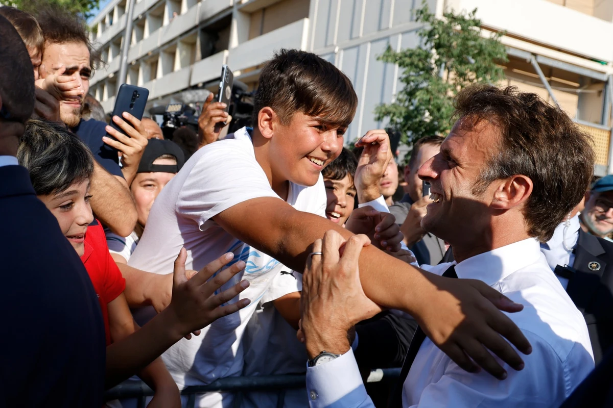 A Marseille, «10 offres d'emplois» en faisant «le tour du Vieux port», assure Macron