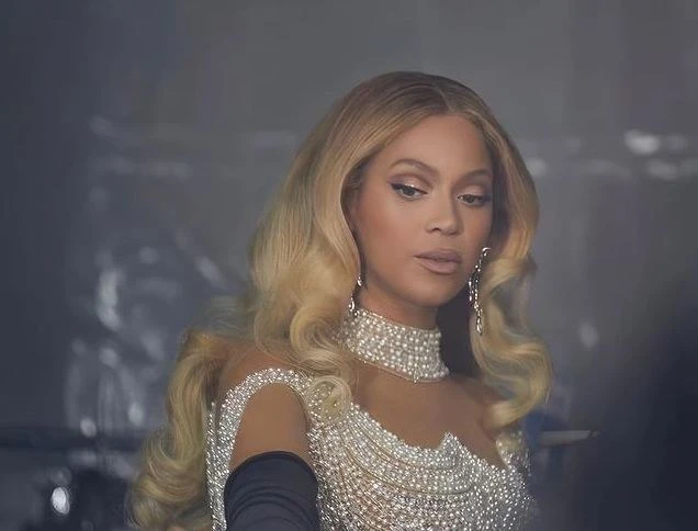 Beyoncé porte une combinaison du créateur libanais Georges Hobeika lors de sa tournée Renaissance