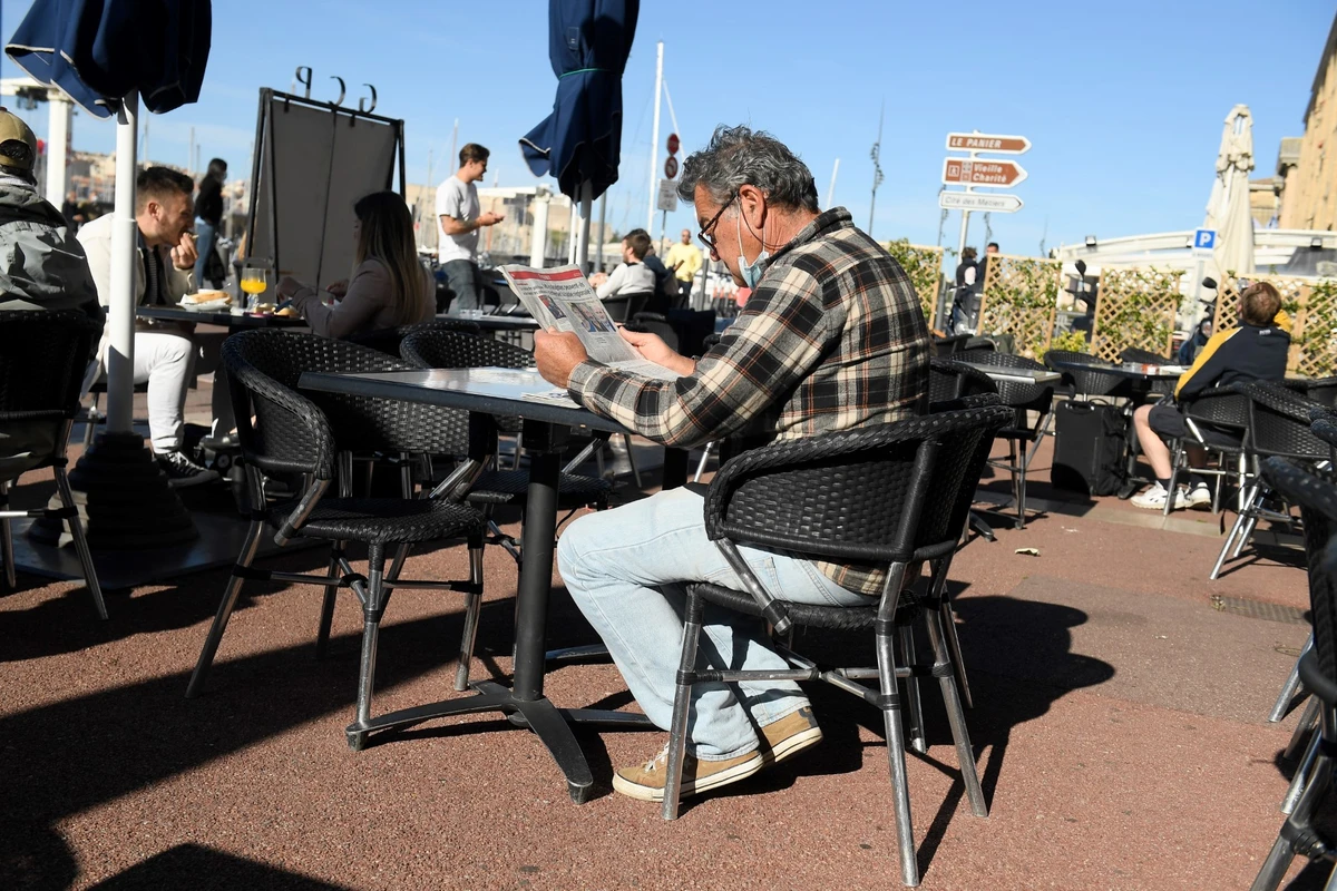 Quatre hommes blessés par balles à la terrasse d'un bar à Marseille