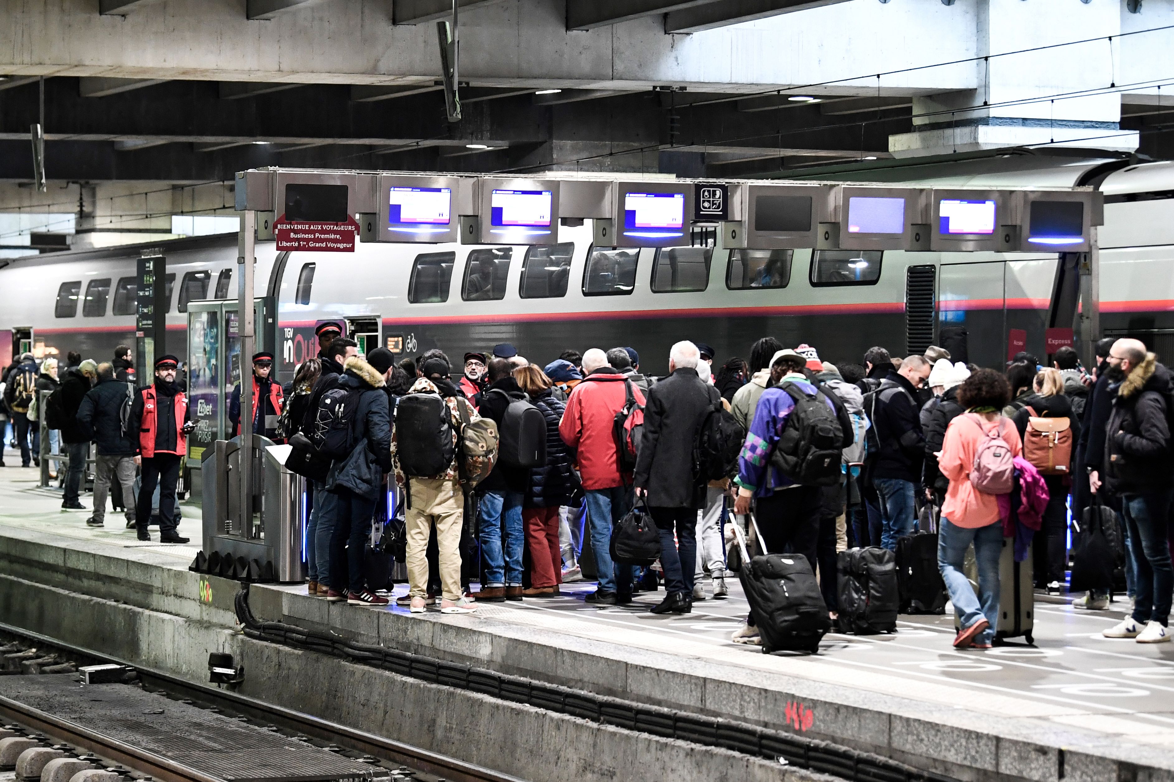 Une panne due à la foudre perturbe les départs en vacances gare Montparnasse