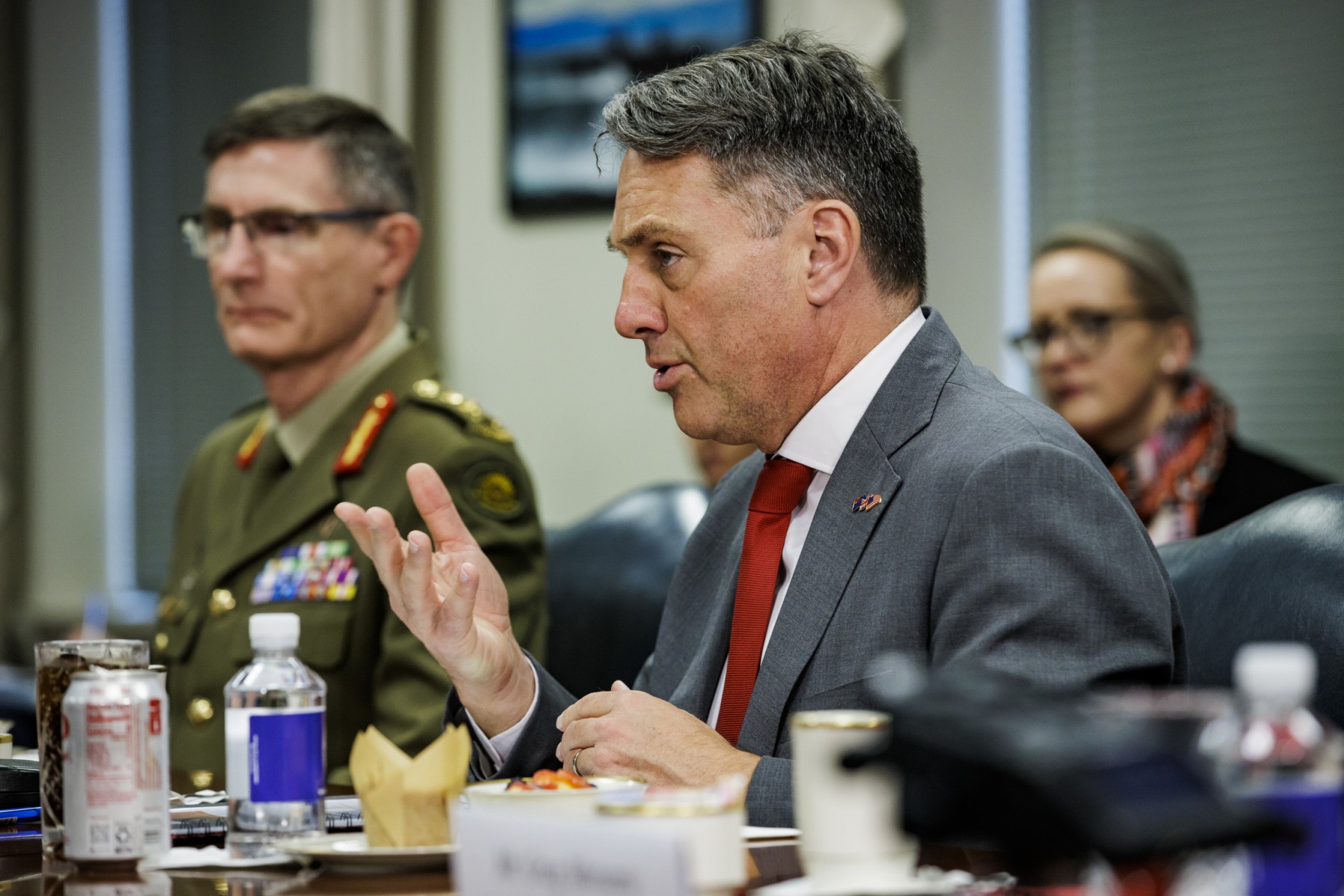 La fourniture d'avions de combat à l'Ukraine est «compliquée» pour l'Australie