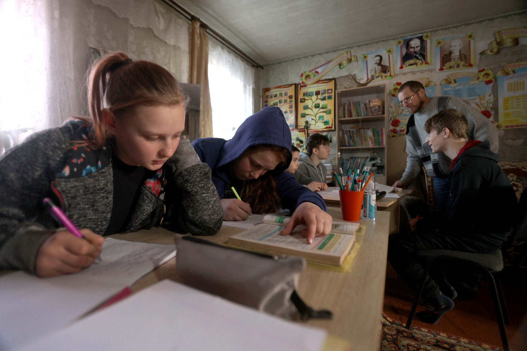 En temps de guerre, le combat des enseignants ukrainiens pour leurs élèves