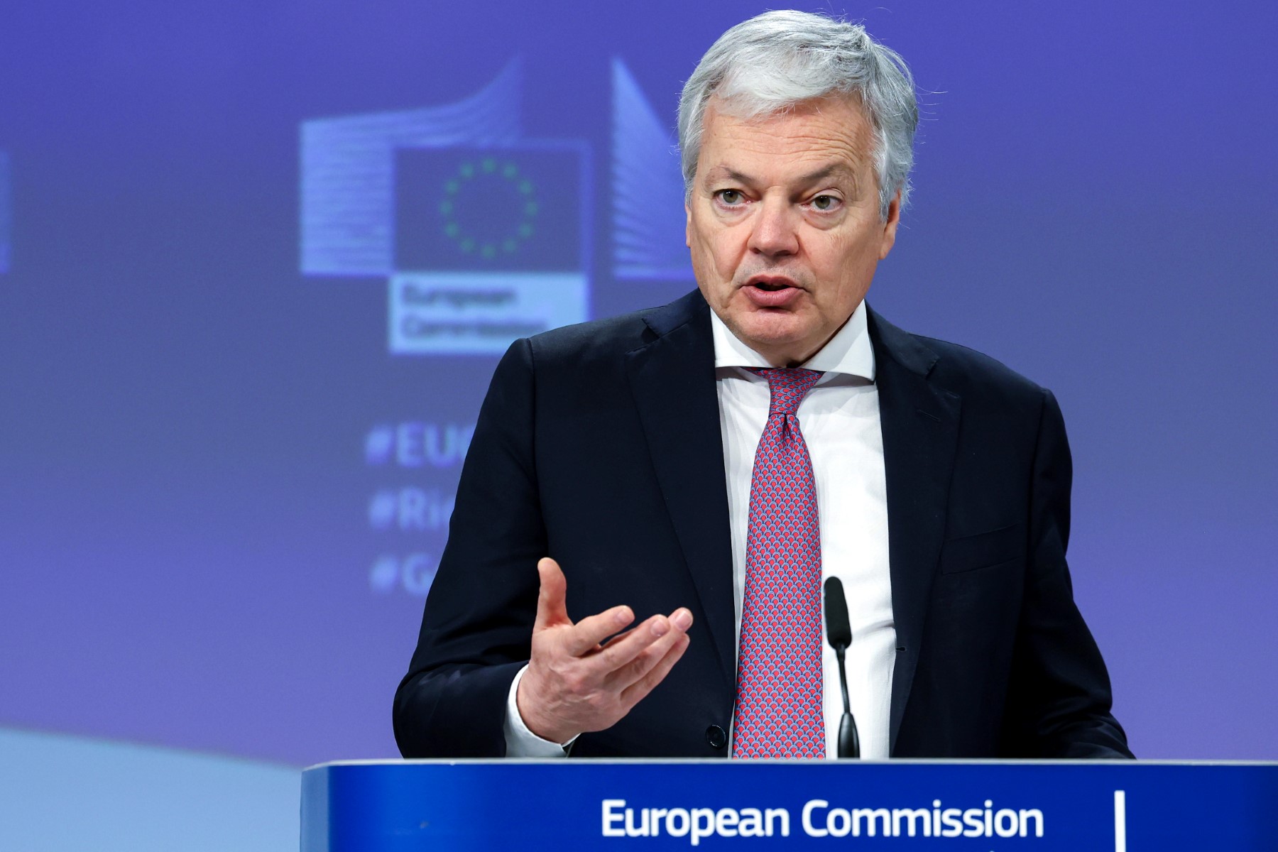 Emeutes en France: Paris critique les propos d'un commissaire européen