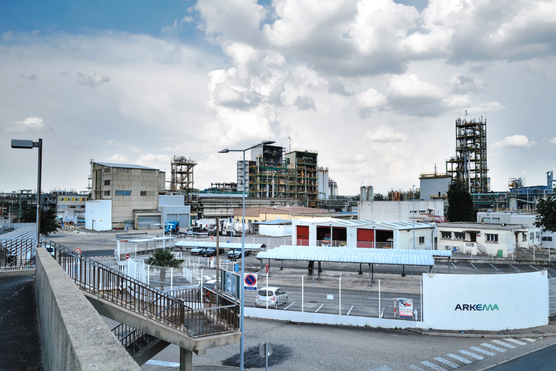 «Polluants éternels»: En France, une usine déconseille les légumes de son potager