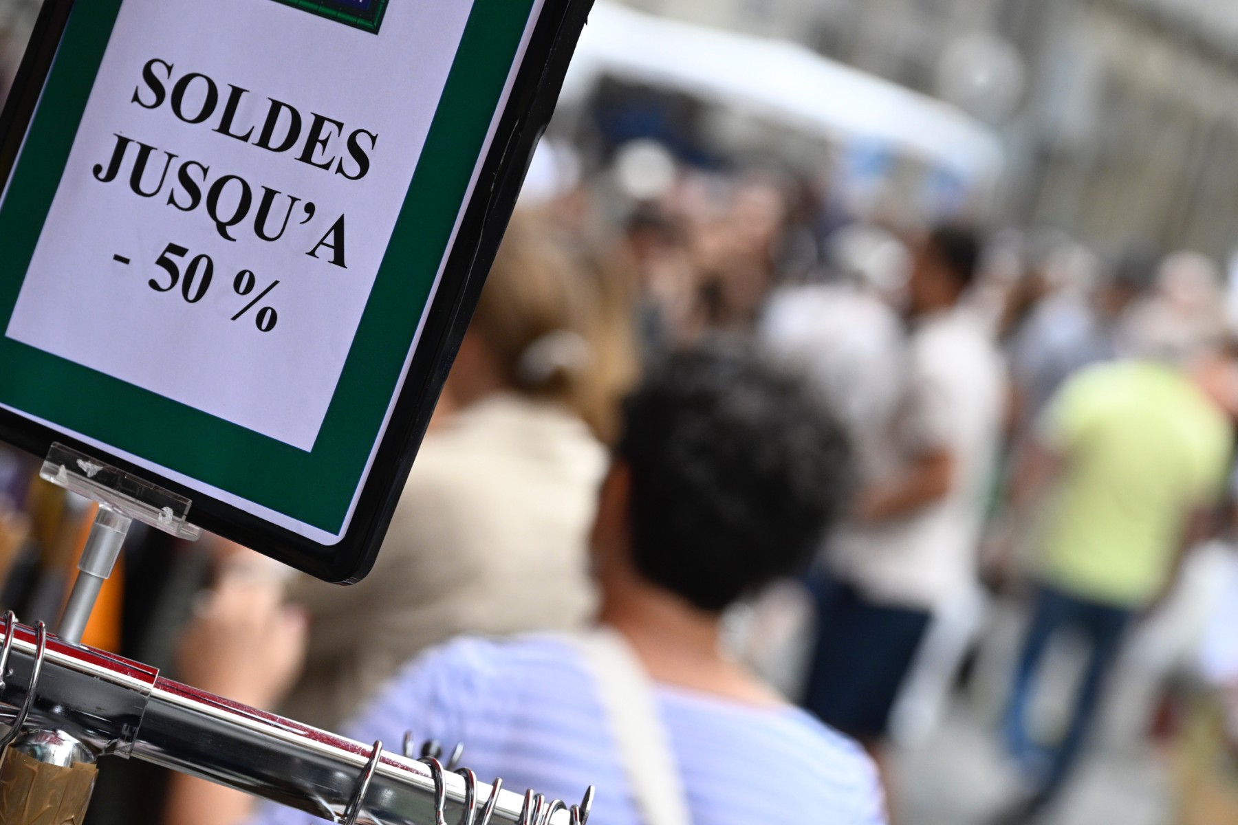 Prolongation des soldes pour aider les commerçants touchés par les émeutes