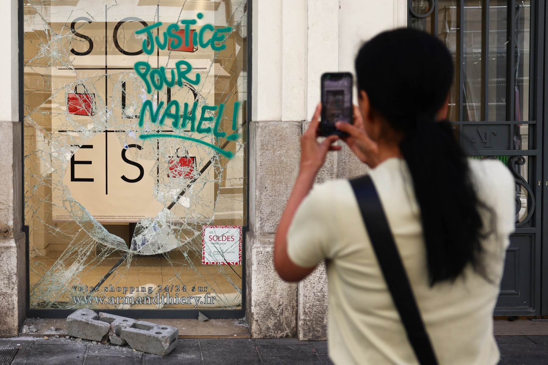 Émeutes en France: face au «cauchemar» des commerçants, l'État prêt à annuler des cotisations