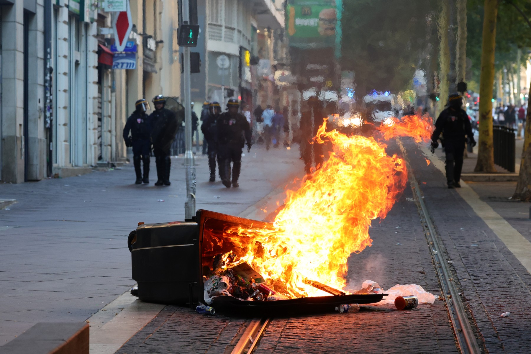 Hedi, blessé lors des émeutes à Marseille, n'en « veut pas à l'ensemble des policiers »
