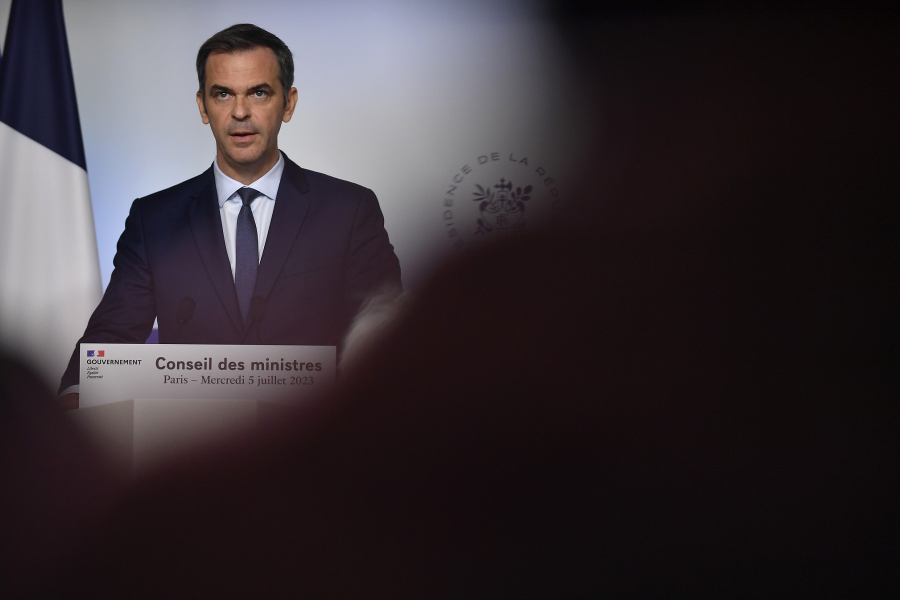 Véran souligne les profils variés des émeutiers