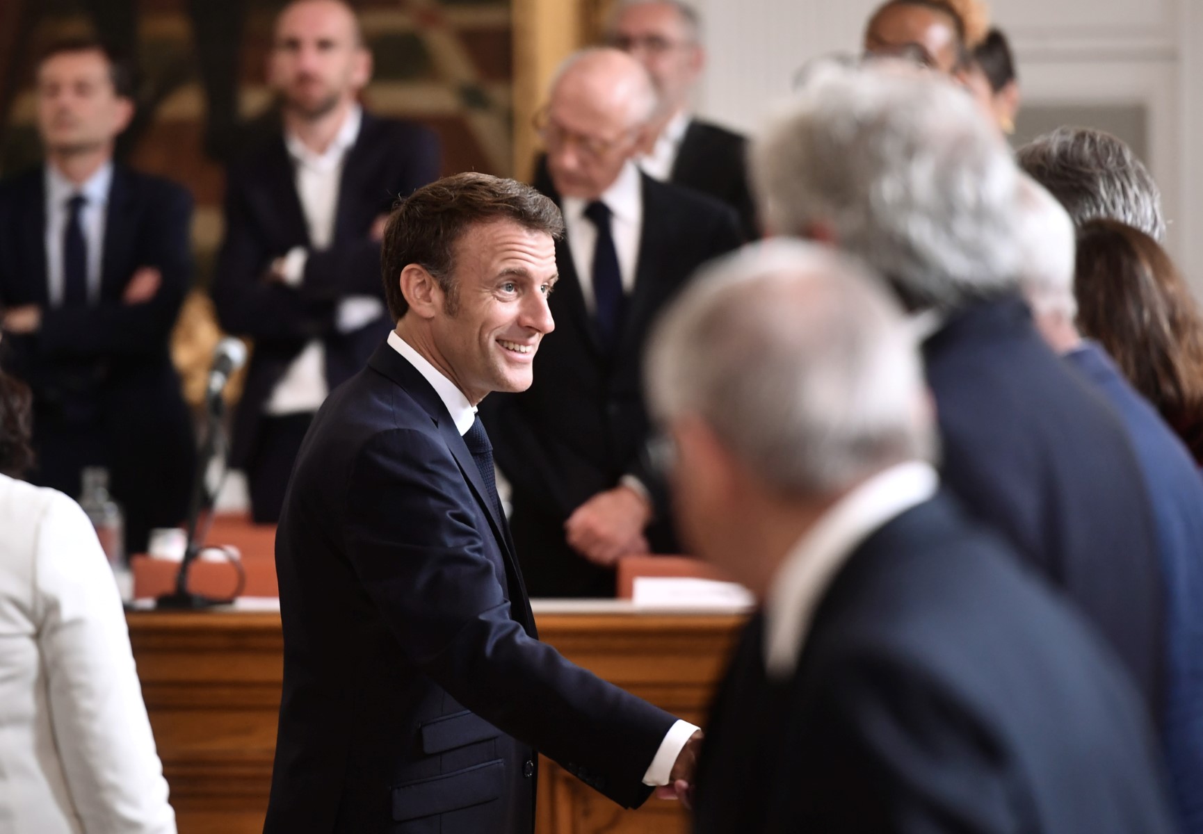 Emeutes: pour Macron, «la première réponse, c'est l'ordre, le calme et la concorde»