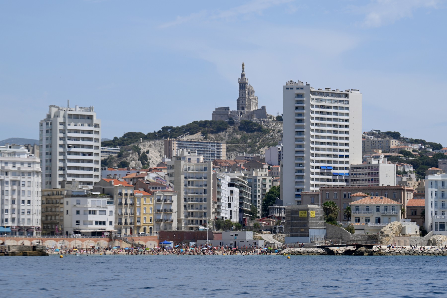 Marseille: un corps calciné retrouvé près d'une voiture incendiée