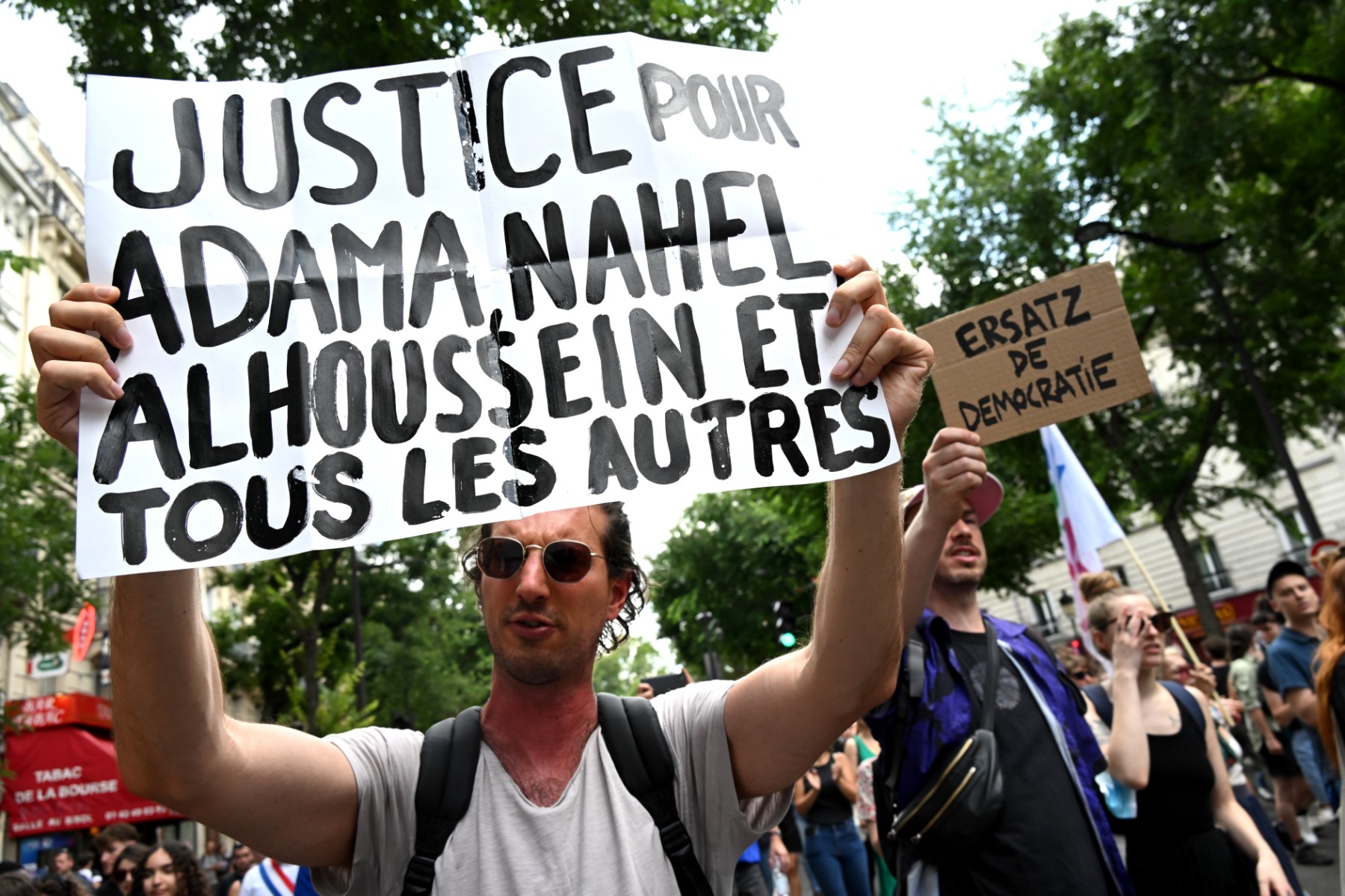 La présidente de l'Assemblée «atterrée» par la présence de députés au rassemblement interdit en mémoire d'Adama Traoré