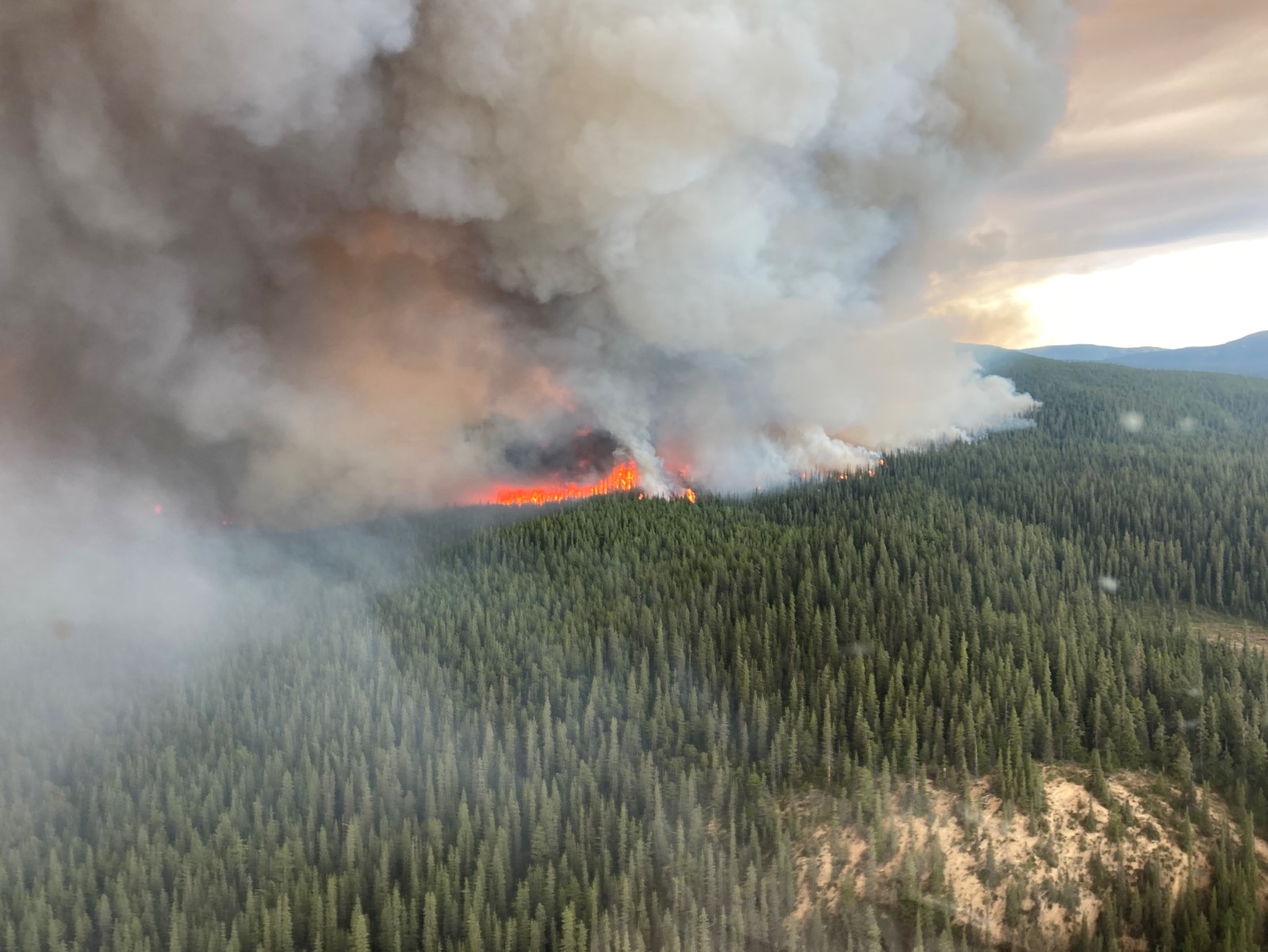 Mégafeux au Canada: décès d'une pompière, les incendies toujours plus nombreux