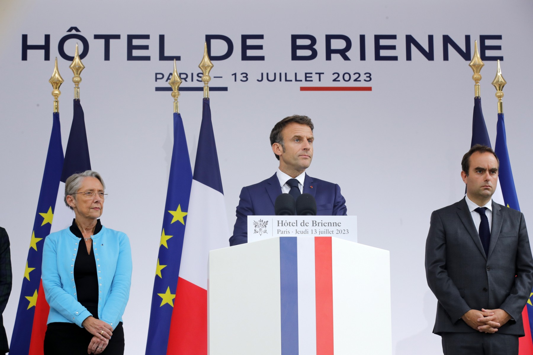 Le défilé du 14 juillet 2024 entre Vincennes et Nation, avec la flamme olympique, annonce Macron