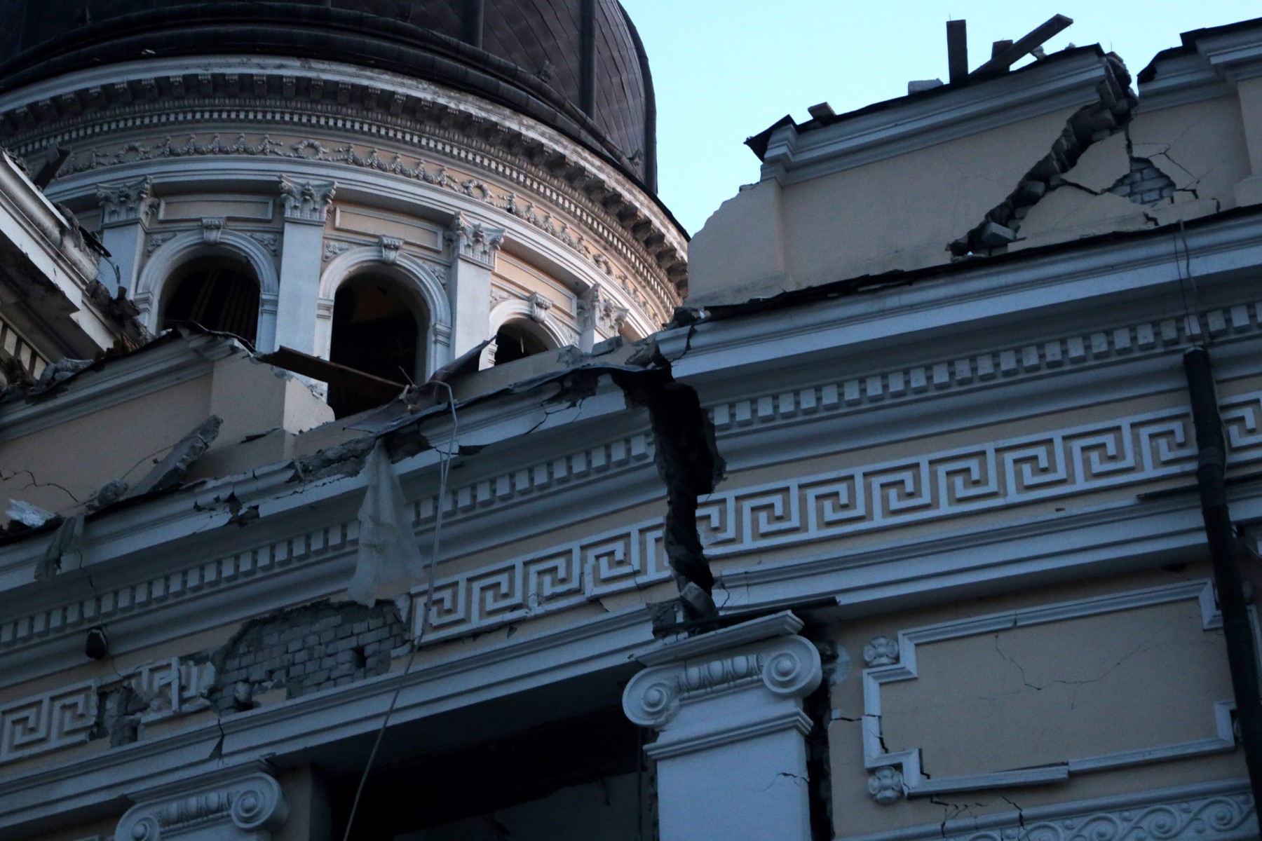 La cathédrale d'Odessa touchée, la contre-offensive ukrainienne a «échoué», selon Poutine