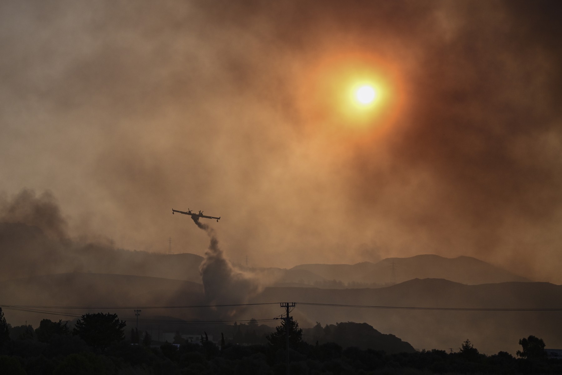«Apocalyptique»: à Rhodes, la colère et le désespoir des habitants