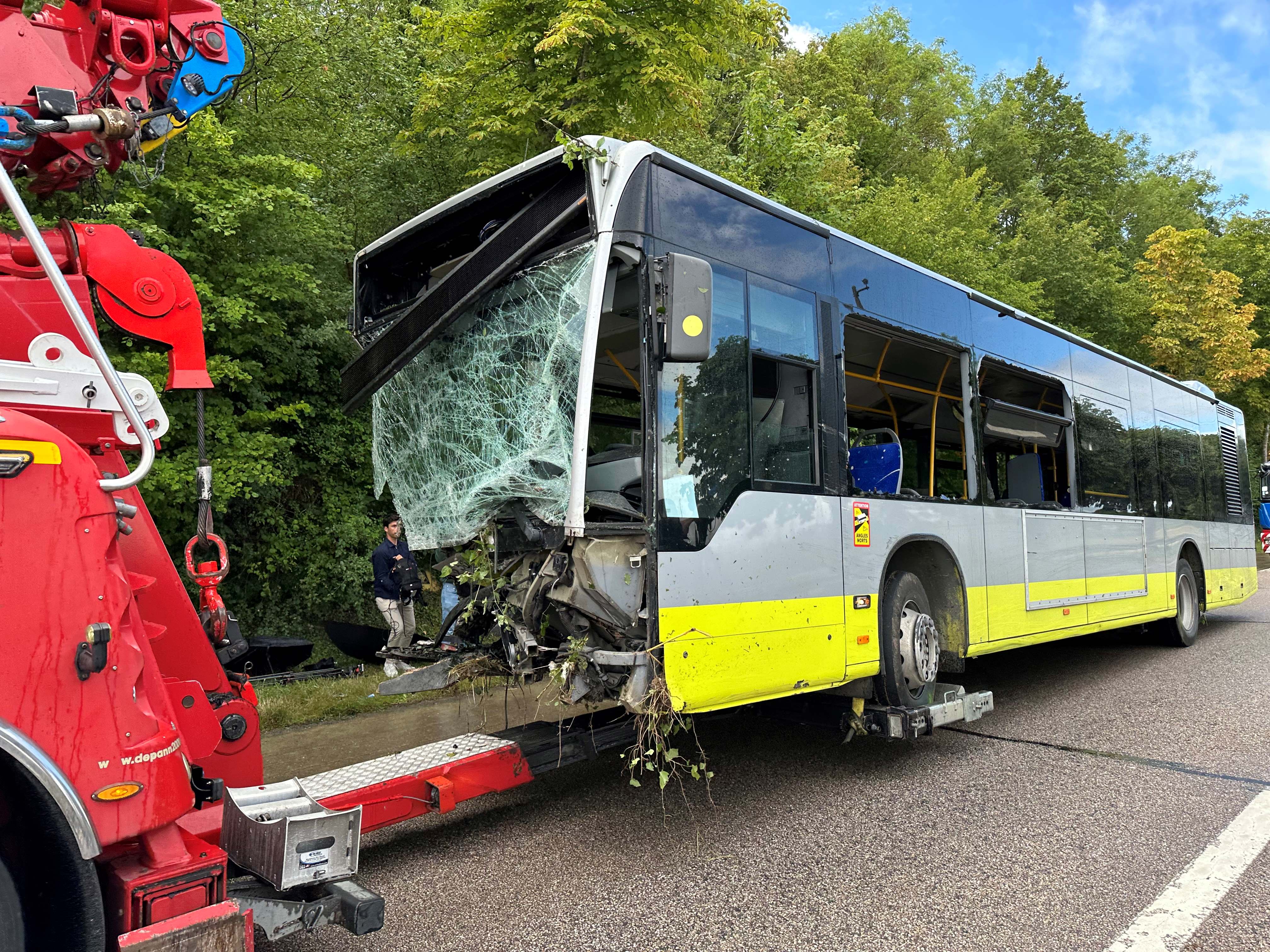 Yvelines: deux morts dans un accident de bus SNCF, un automobiliste en garde à vue