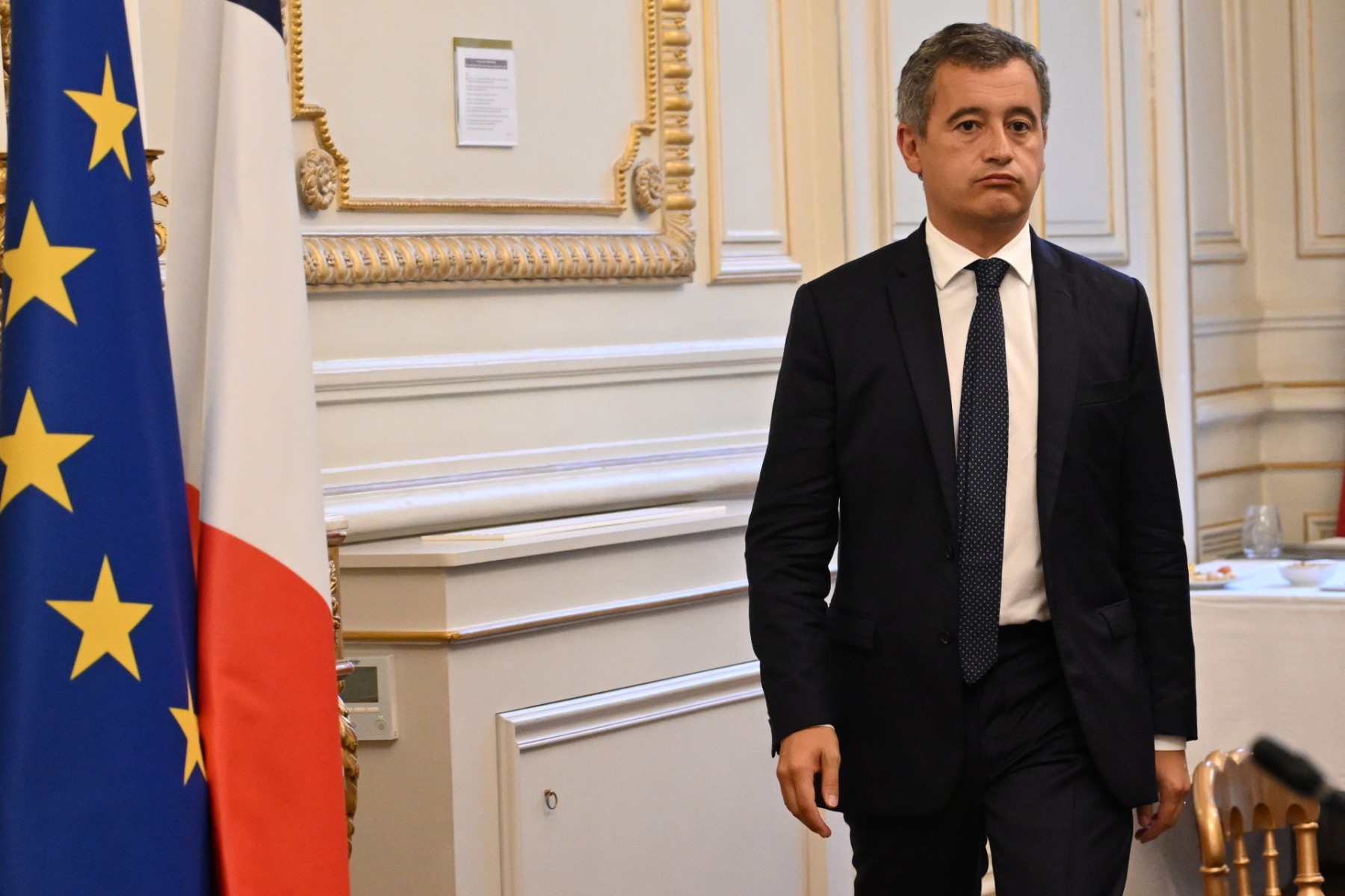 Le patron des socialistes demande la démission de Darmanin qui «défie la République»
