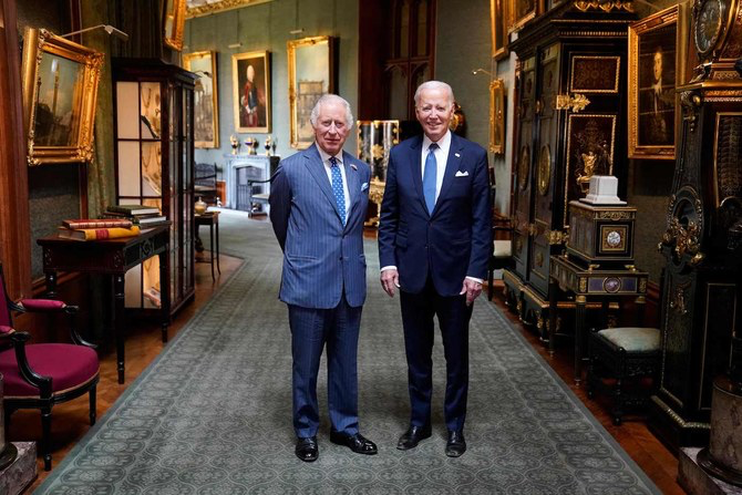 En visite éclair avant l'Otan, Joe Biden rencontre le roi Charles à Londres