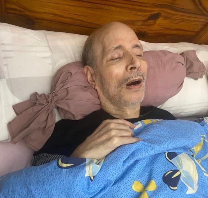 La photo d'un artiste égyptien en mauvaise santé choque ses fans