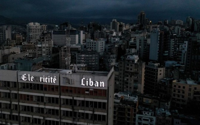 Les particuliers éclairent les rues de Beyrouth à défaut d’électricité fournie par l'État