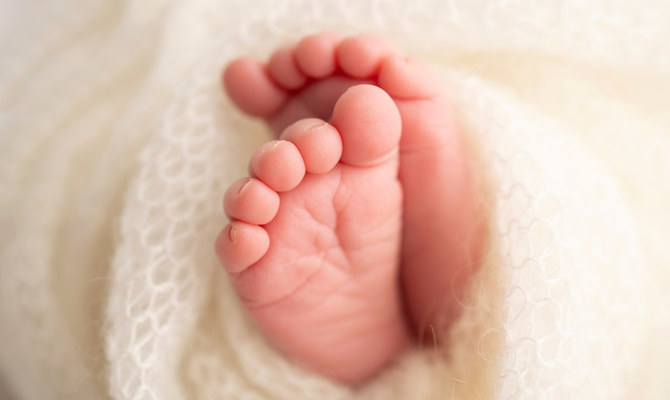 À Tripoli au Liban, un bébé retrouvé dans un sac poubelle et transporté par un chien errant