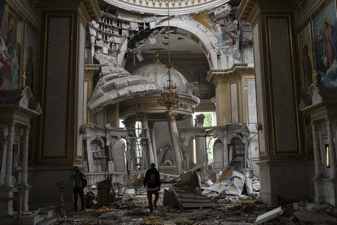 Zelensky a visité à Odessa la cathédrale touchée pendant un bombardement russe
