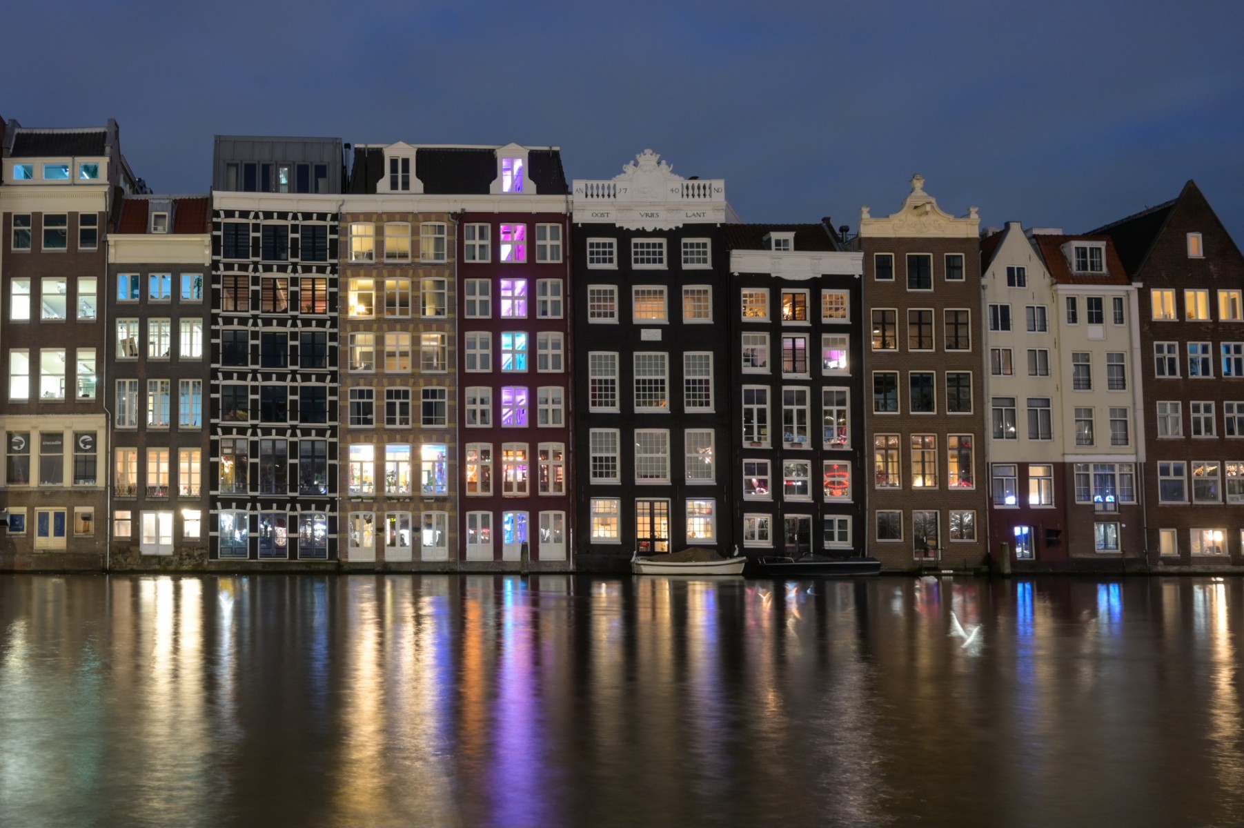 Tourisme: la ville d'Amsterdam adopte l'interdiction des bateaux de croisières