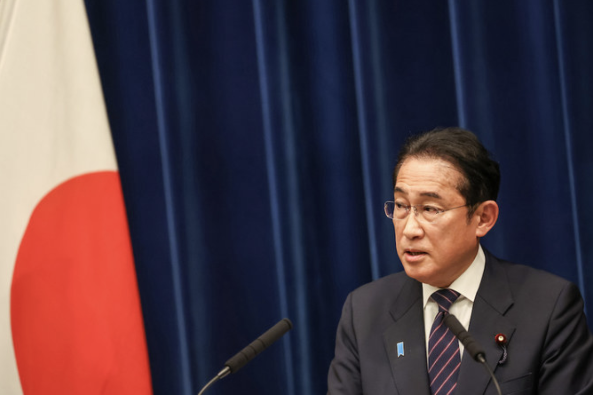 Le Premier ministre japonais, Fumio Kishida, arrive à Abu Dhabi en visite officielle