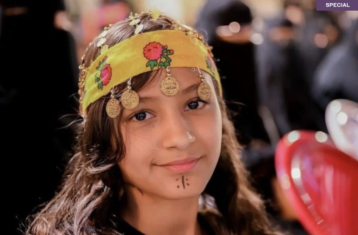 Des vêtements traditionnels exposés lors du festival d’Al-Baha